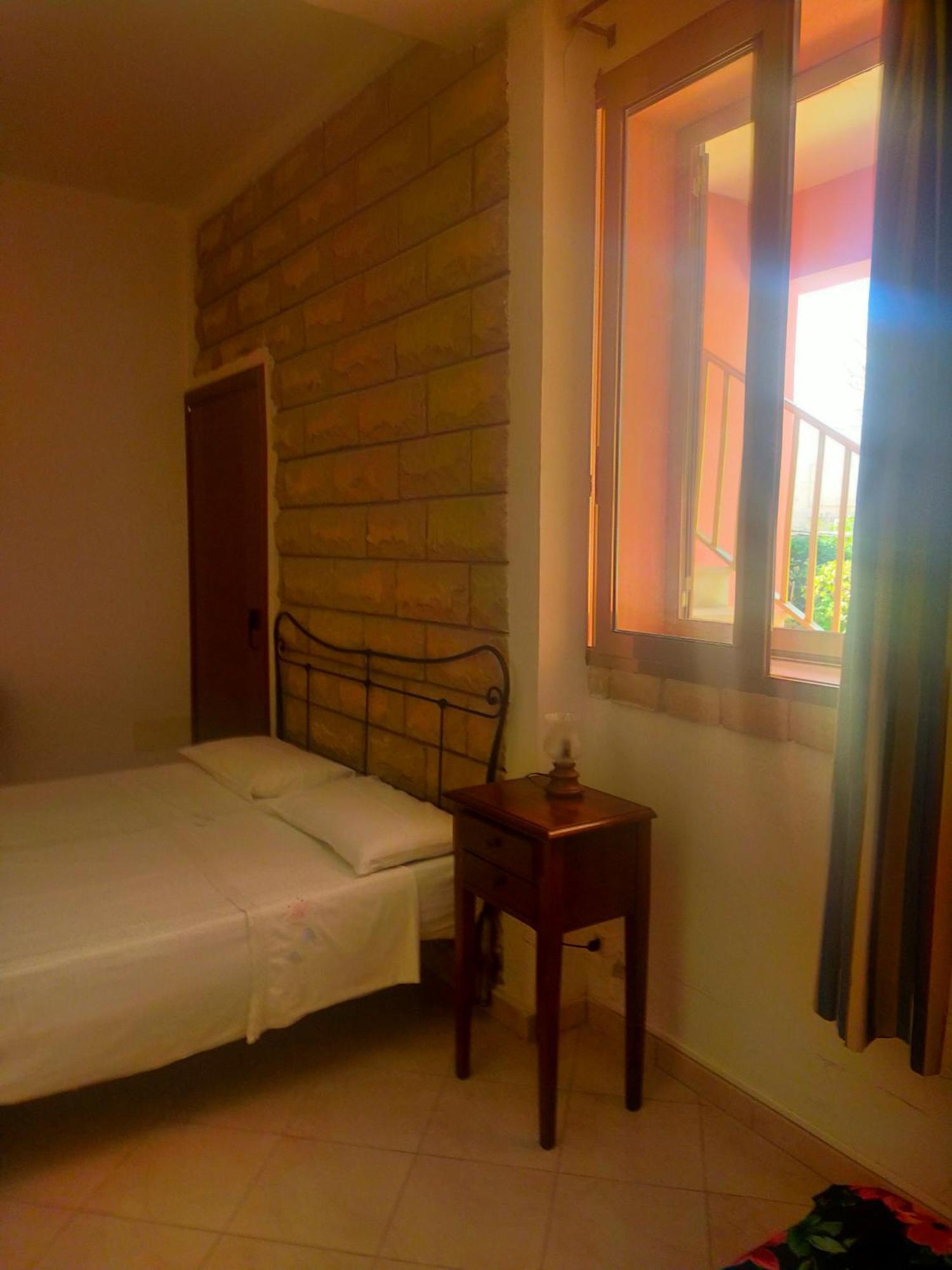 La Rosa Del Deserto Bed & Breakfast Scicli Exterior foto